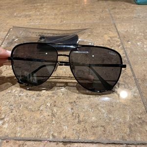 QUAY x DESI HIGH KEY MIRROR SUNNIES